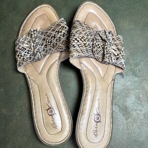 Womens Born Crown Patent Leather Slides Size 9